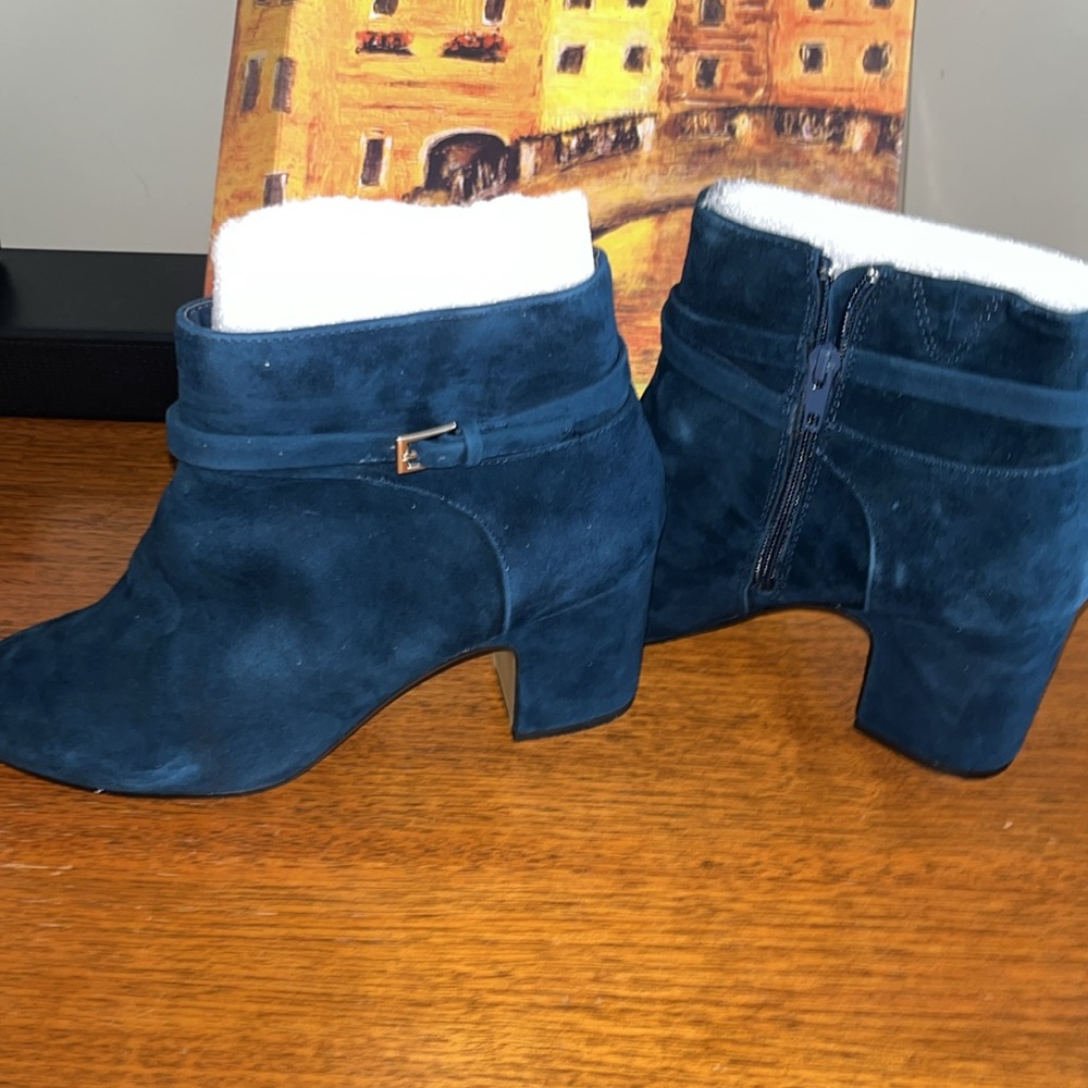 Bella Vita blue suede leather ankle booties size 9.5 new in box! 💙💙